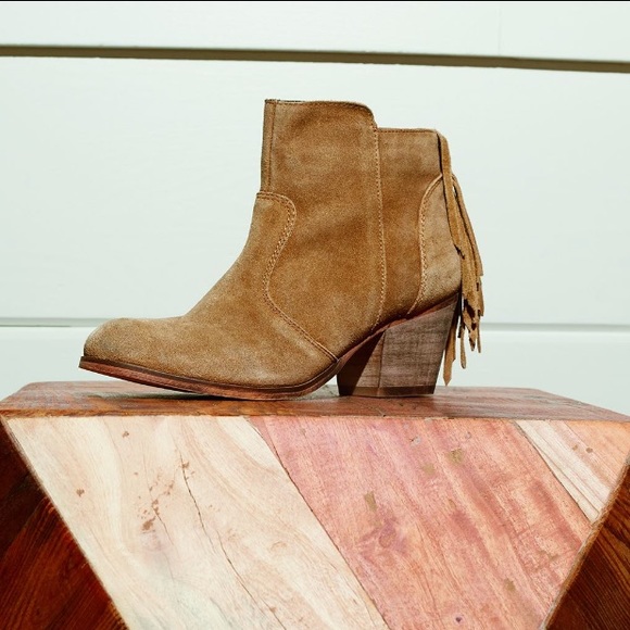 NIB Tan Leather Fringe Tassel Boho Chic Booties - Picture 3 of 8